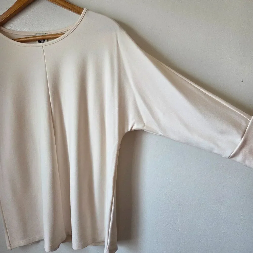 EUC LIKE NEW ANNE KLEIN CREAM BOATNECK BATWING TOP SIZE MEDIUM